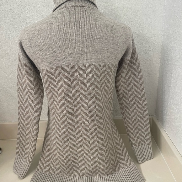 Athleta Cashmere Blend Turtleneck Sweater - Picture 5 of 7